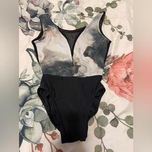 Lucky Leo Small high cut leg